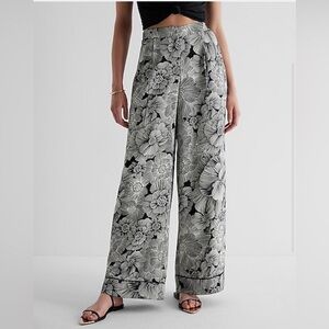 NWT Express Stylist Super High Waisted Satin Pleated Wide Leg Pant